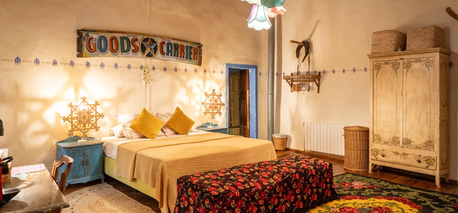 Bed in de Hooizolder