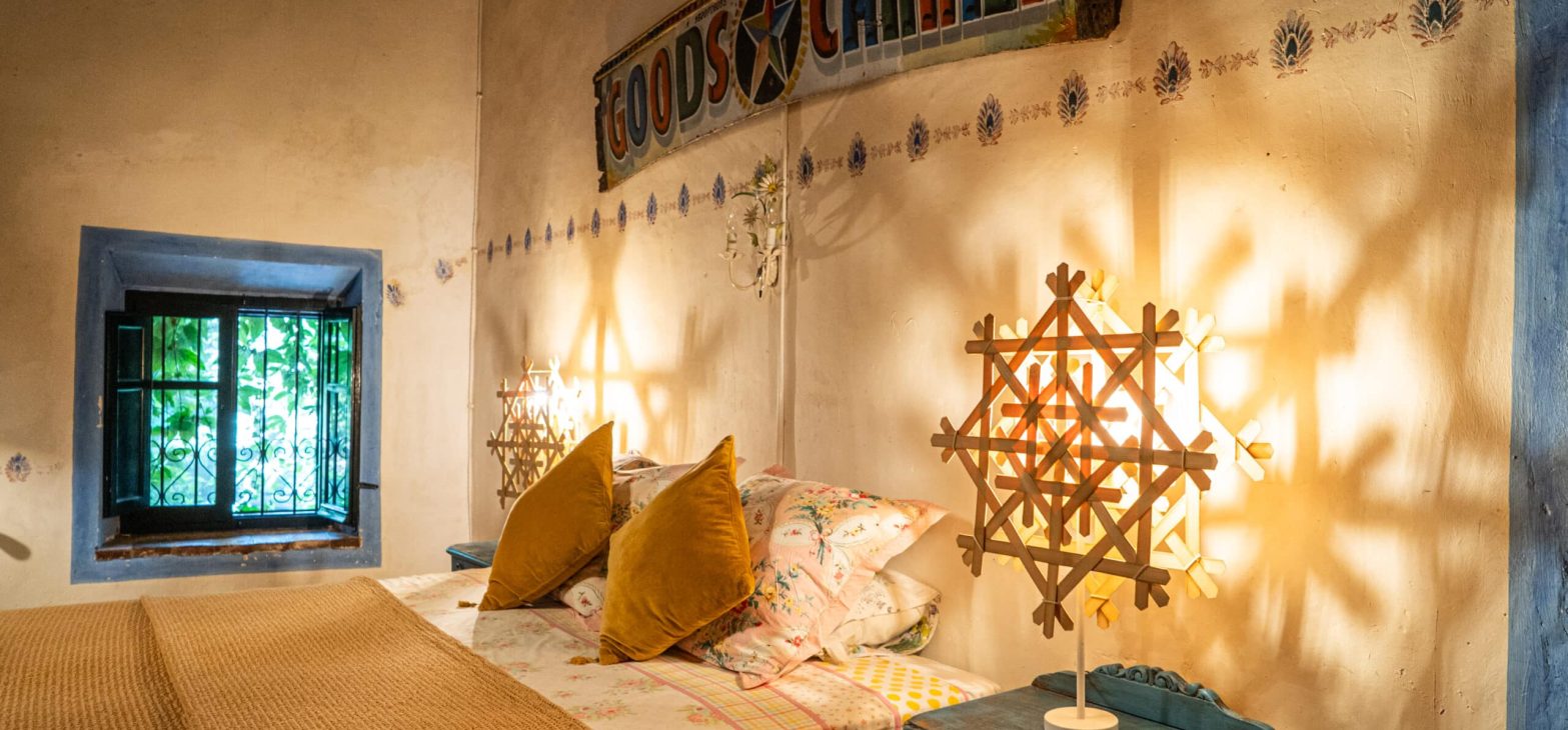 Bed in de Hooizolder