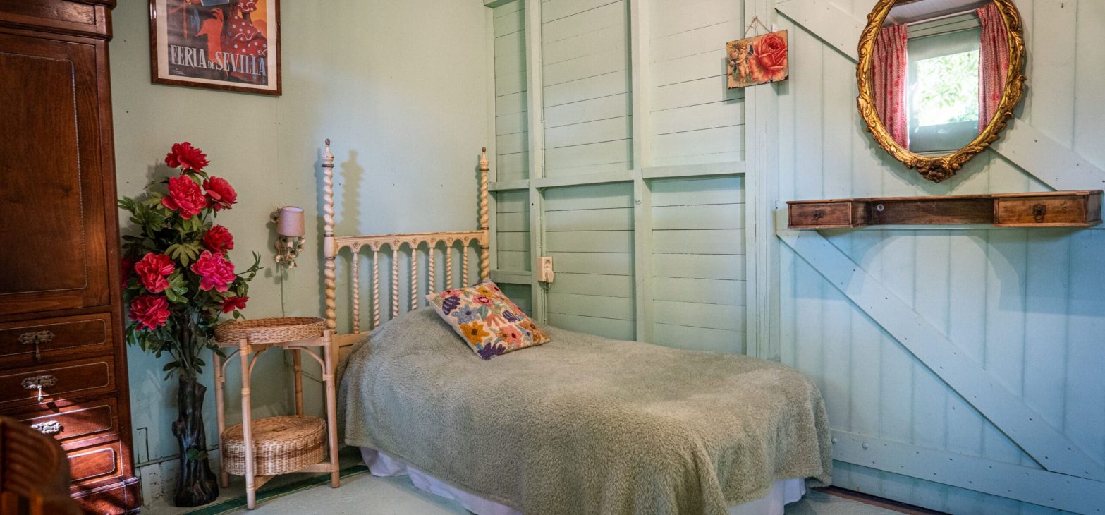 Groene stal in Can Portell tuin