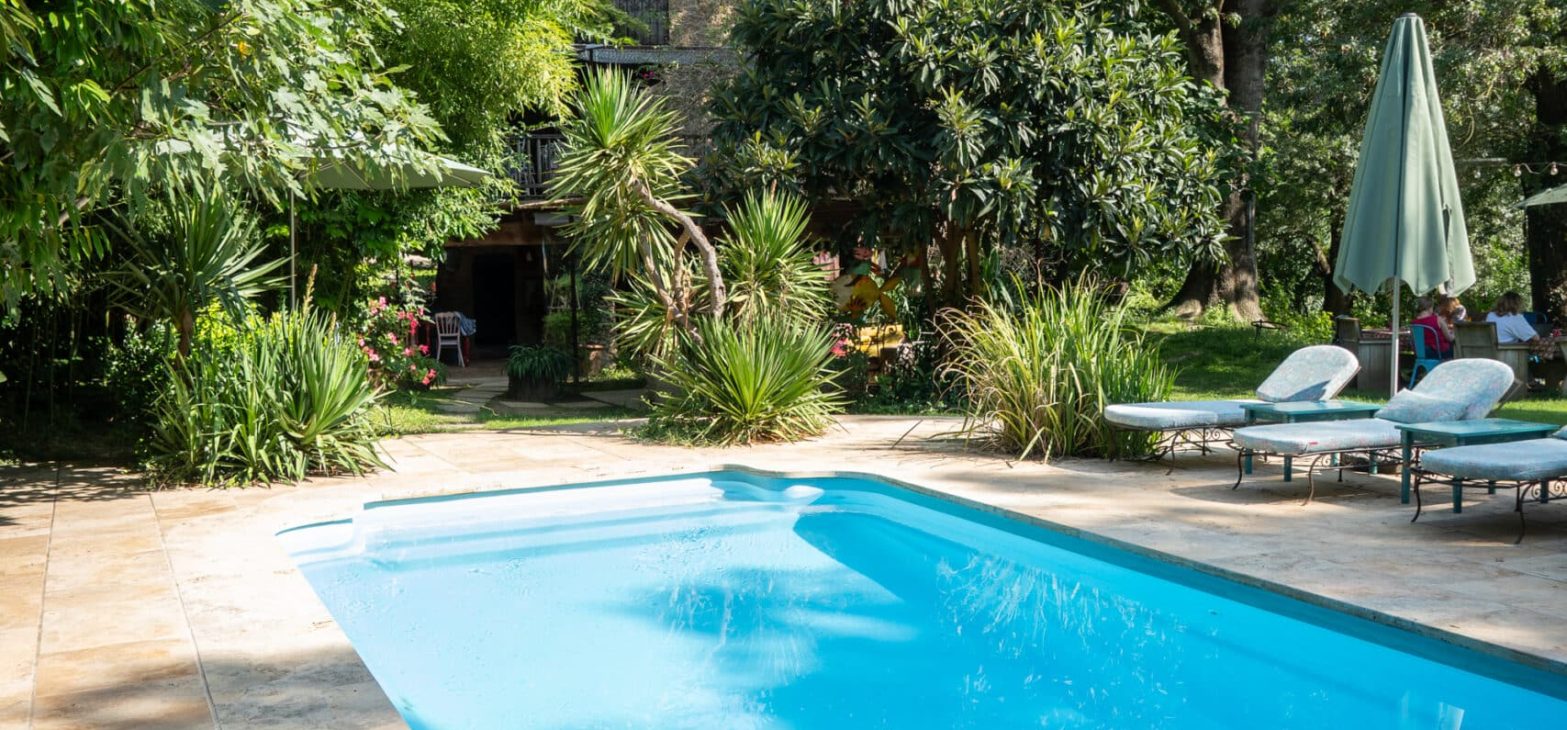 Zwembad in tuin Can Portell