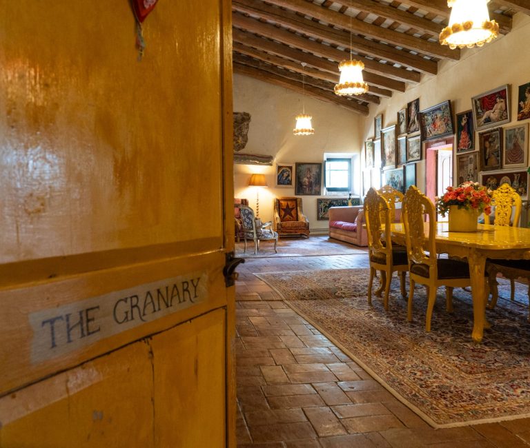 Woonkamer/bibliotheek Zigeunerin en Blauwe Spiegel