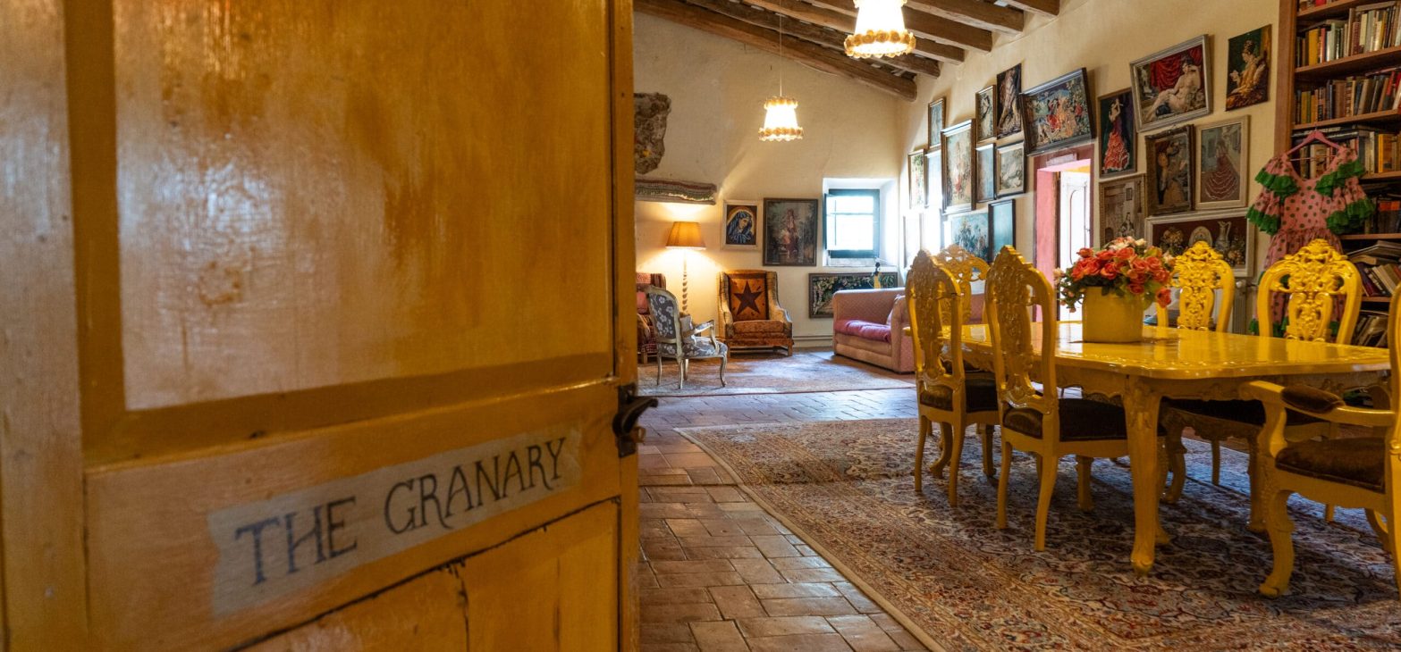 Woonkamer/bibliotheek Zigeunerin en Blauwe Spiegel