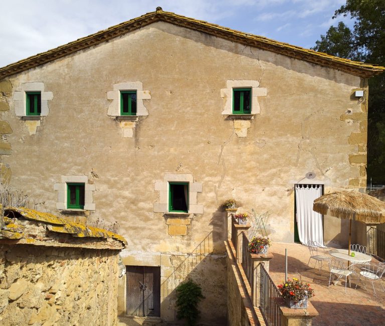 Zijaanzicht Mas Ferrer