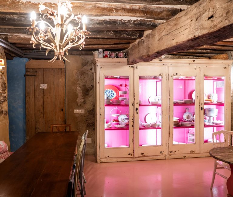 Servieskast in de kelder